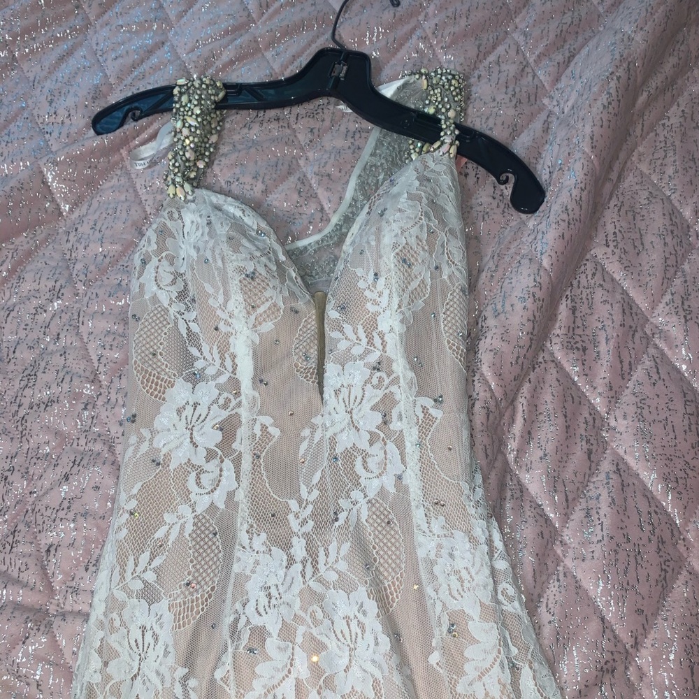 Dress - Picture 3 of 9